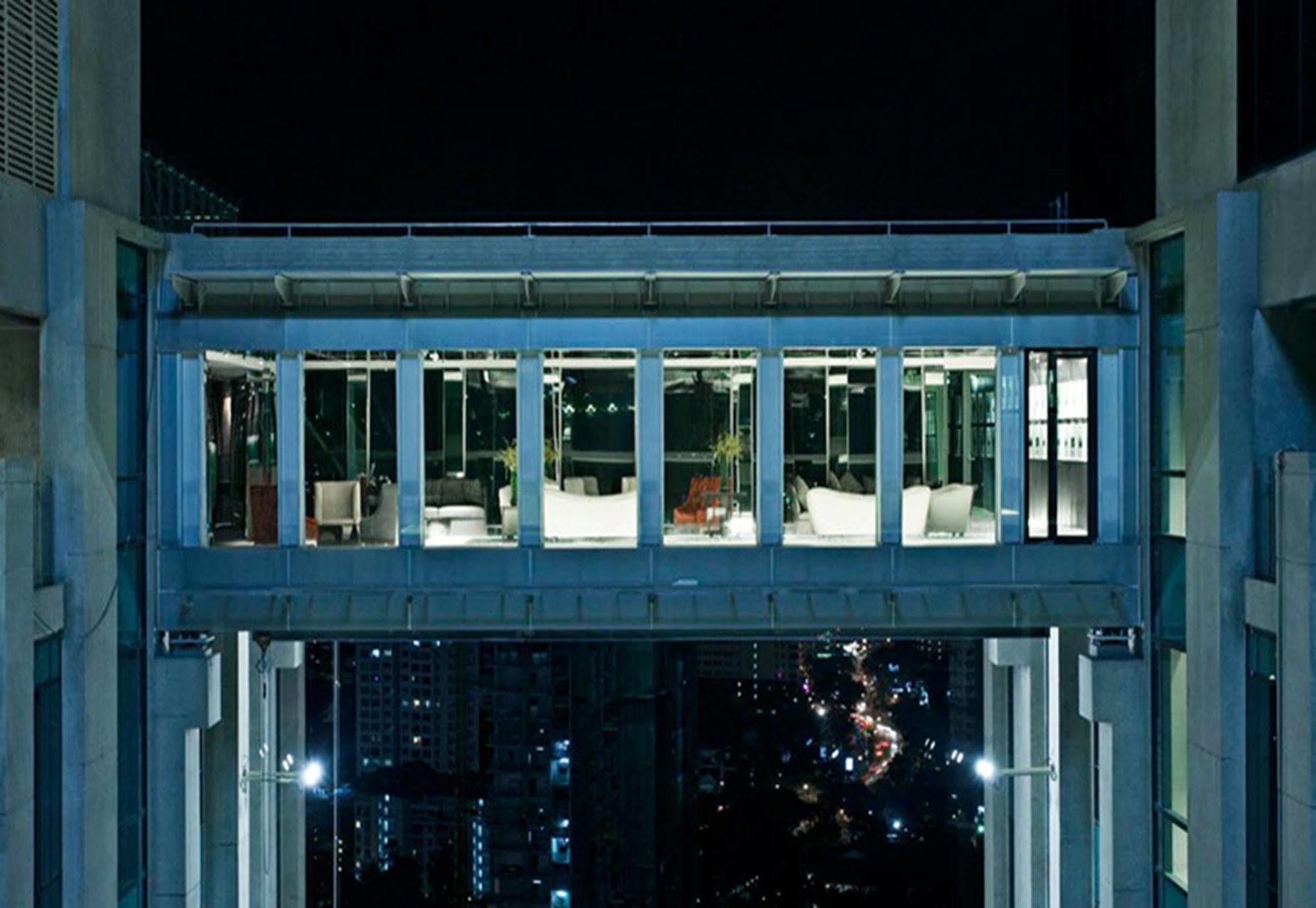 Gtower Hotel Kuala Lumpur Exterior foto Skyline at night