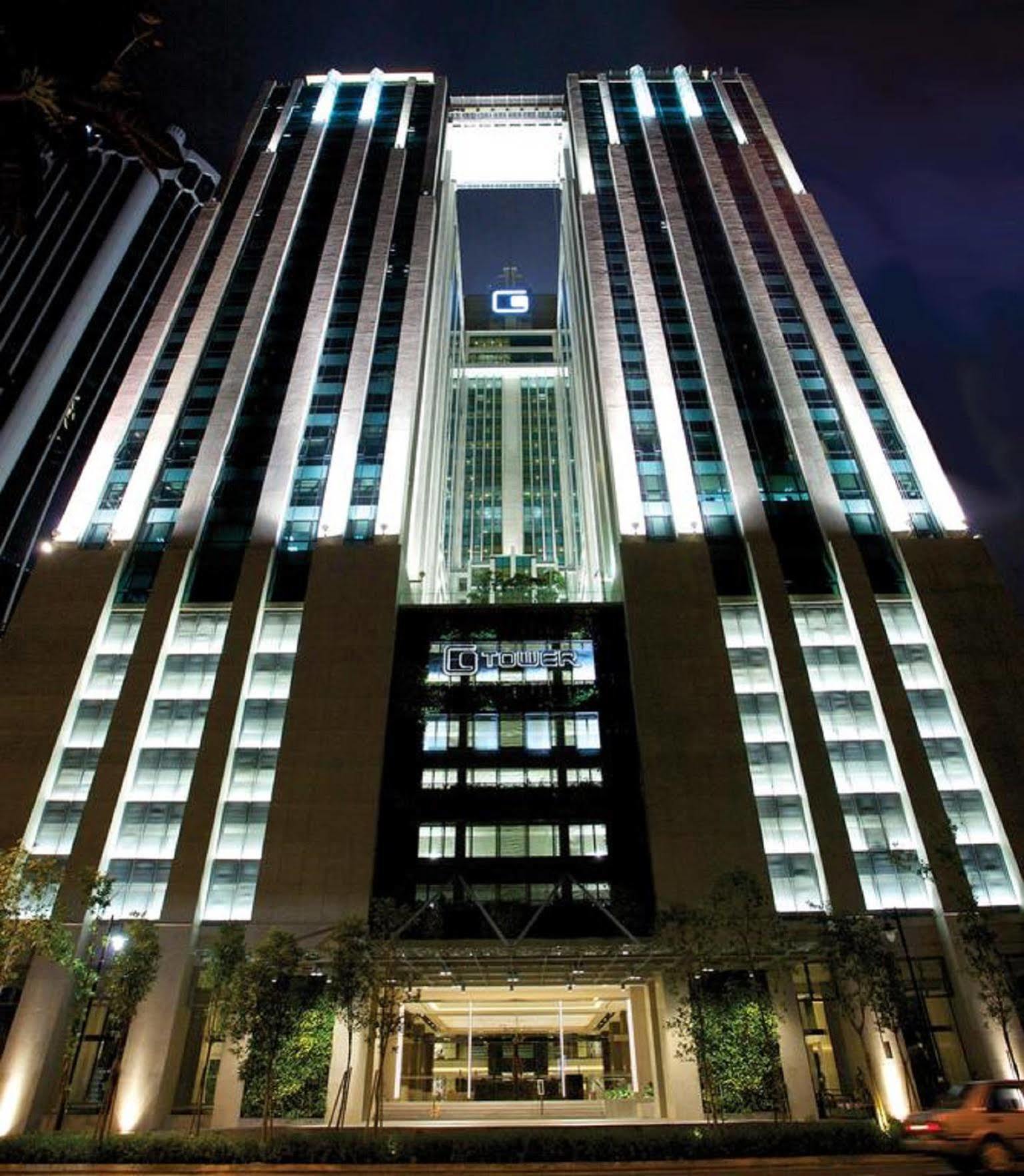Gtower Hotel Kuala Lumpur Exterior foto The hotel at night
